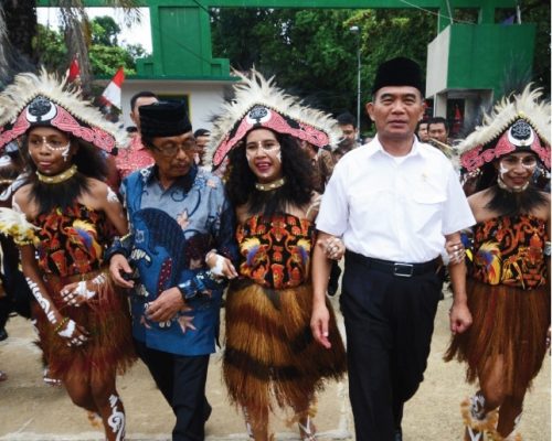 Penyambutan Mendikbud dengan Budaya Papua